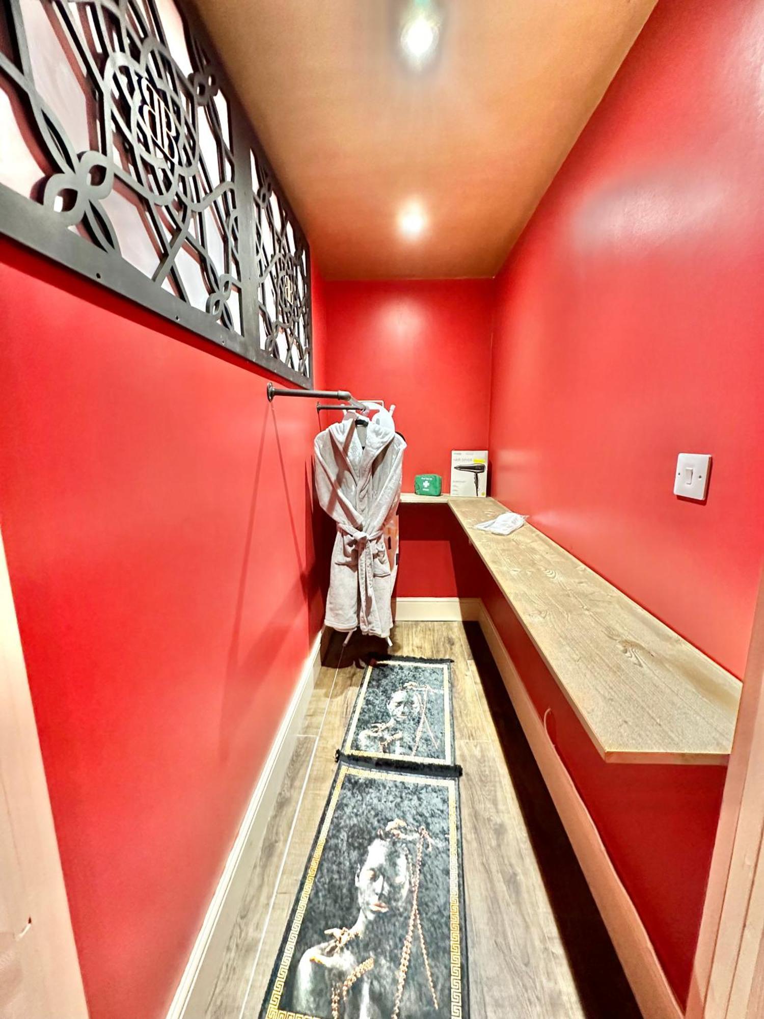 Beyond - Romantic Basement Apartment - Close To Beach - With Parking Bornemouth Extérieur photo