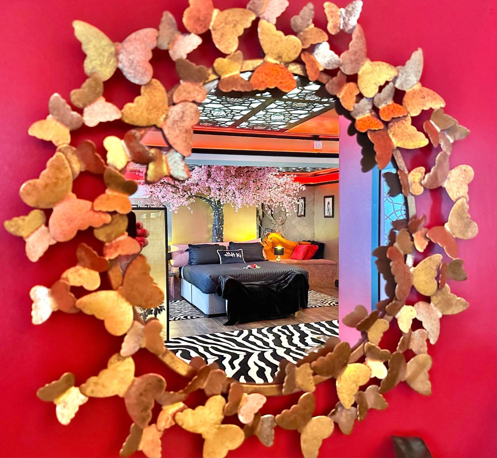 Beyond - Romantic Basement Apartment - Close To Beach - With Parking Bornemouth Extérieur photo