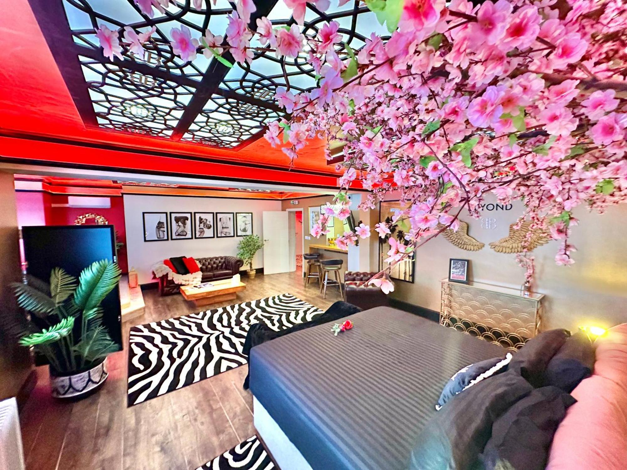 Beyond - Romantic Basement Apartment - Close To Beach - With Parking Bornemouth Extérieur photo
