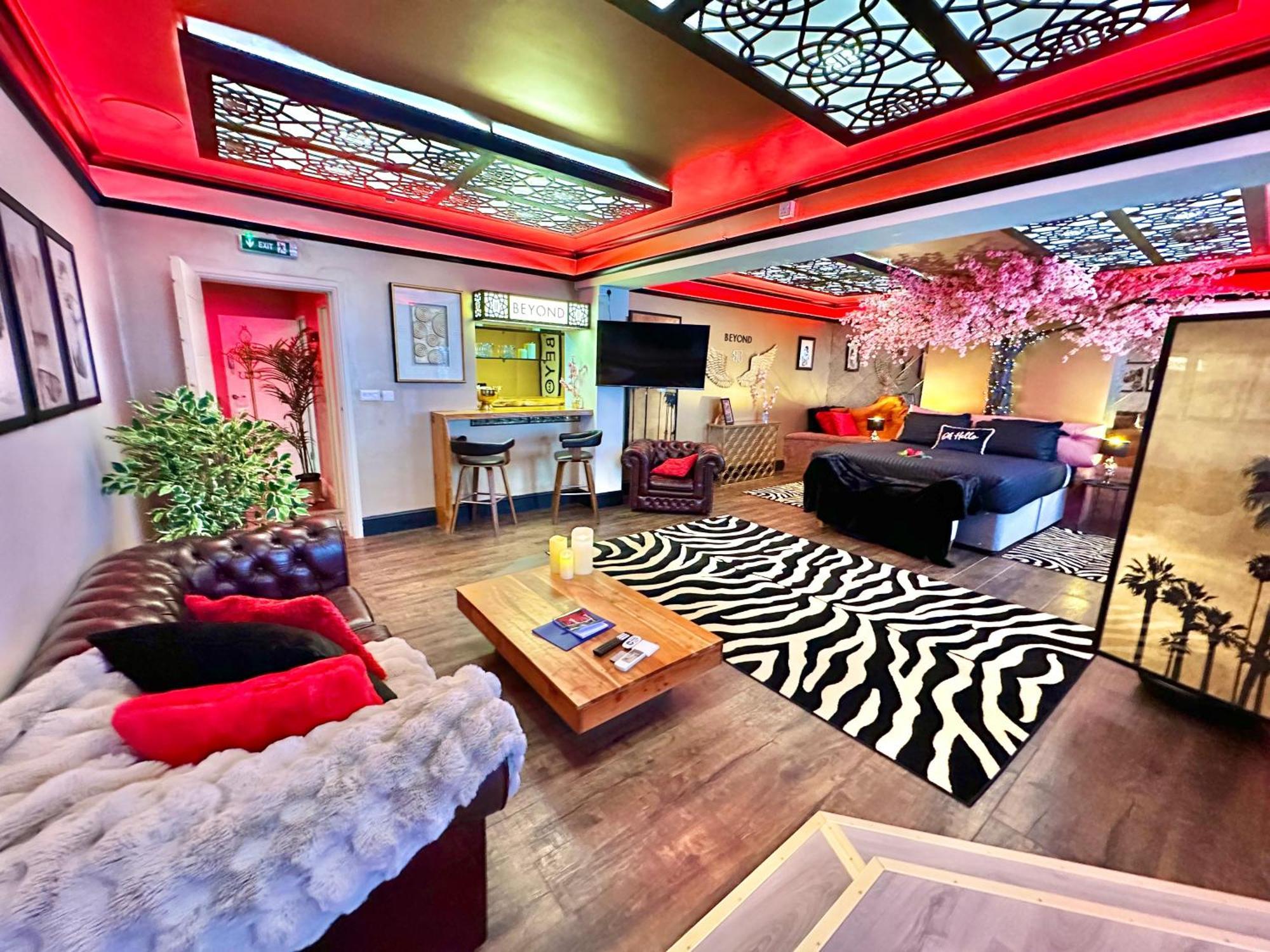 Beyond - Romantic Basement Apartment - Close To Beach - With Parking Bornemouth Extérieur photo