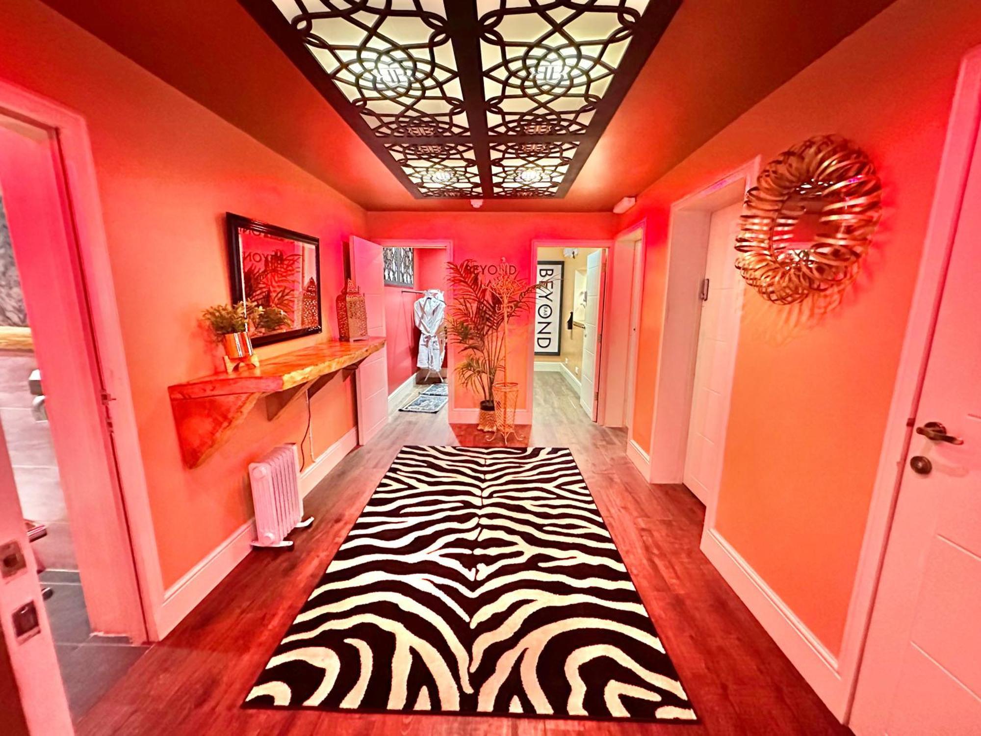 Beyond - Romantic Basement Apartment - Close To Beach - With Parking Bornemouth Extérieur photo