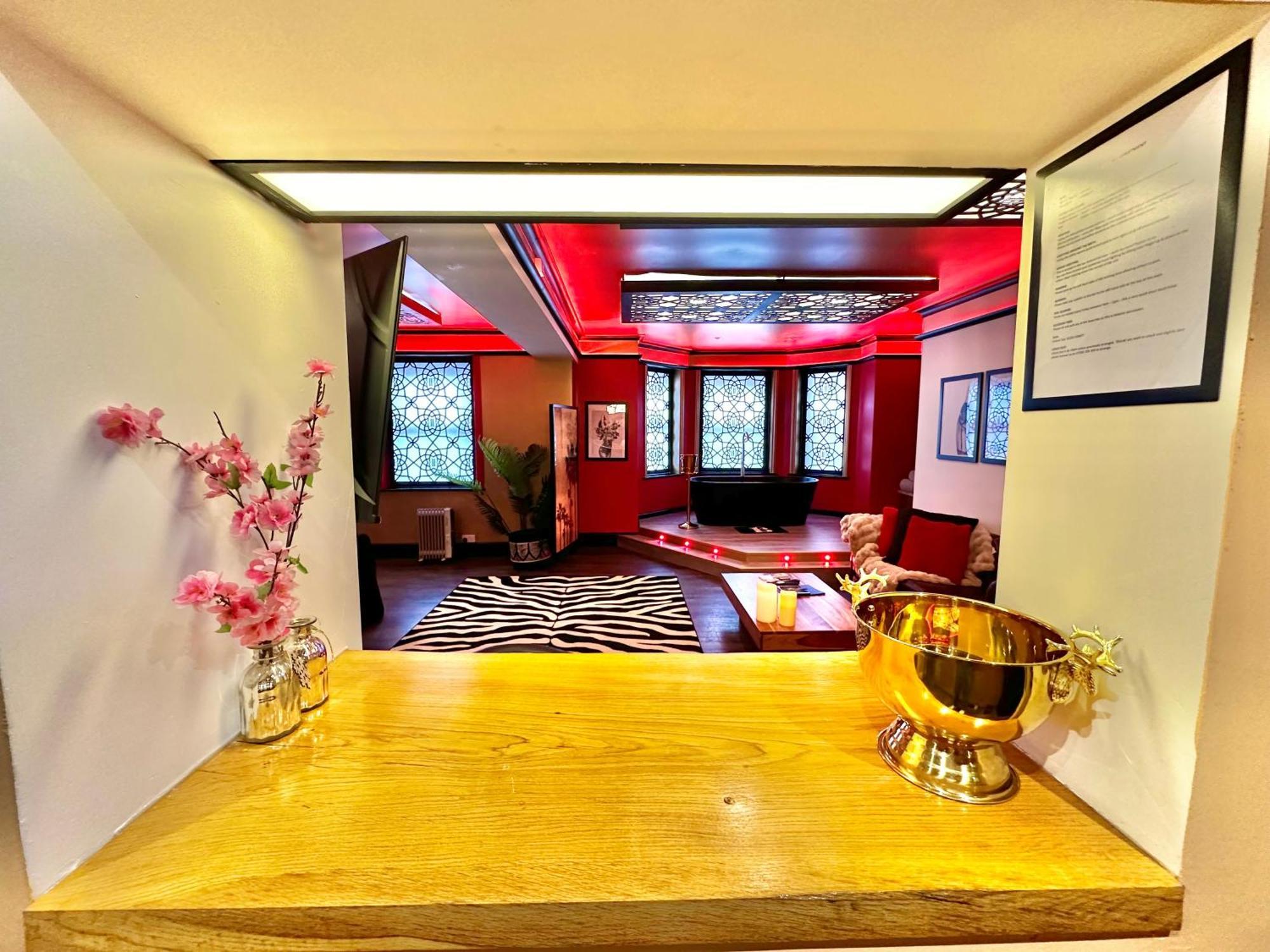 Beyond - Romantic Basement Apartment - Close To Beach - With Parking Bornemouth Extérieur photo