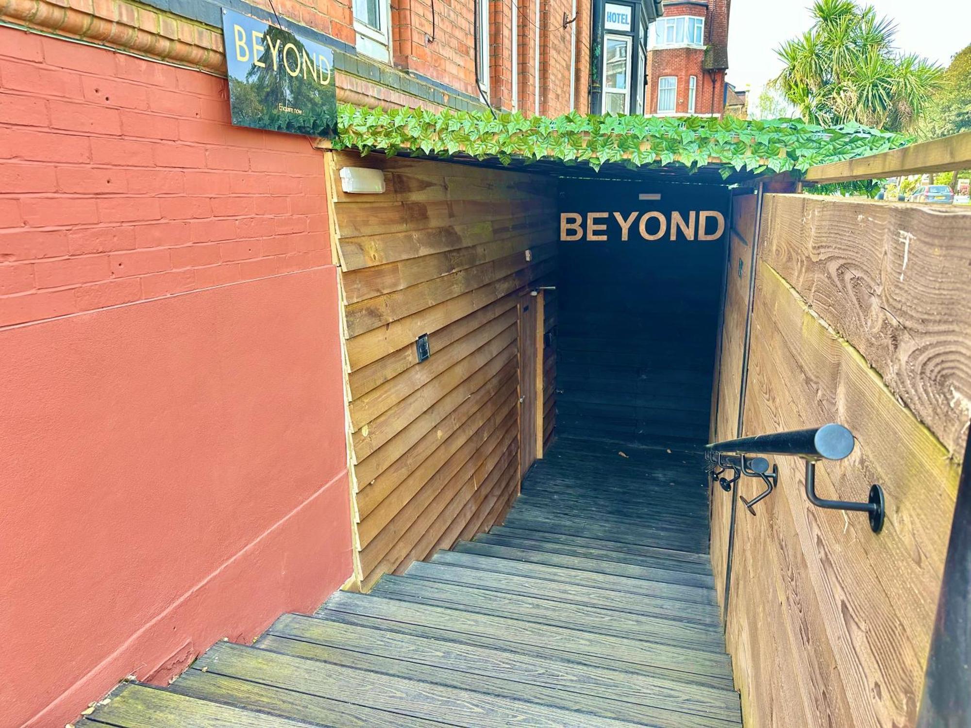 Beyond - Romantic Basement Apartment - Close To Beach - With Parking Bornemouth Extérieur photo