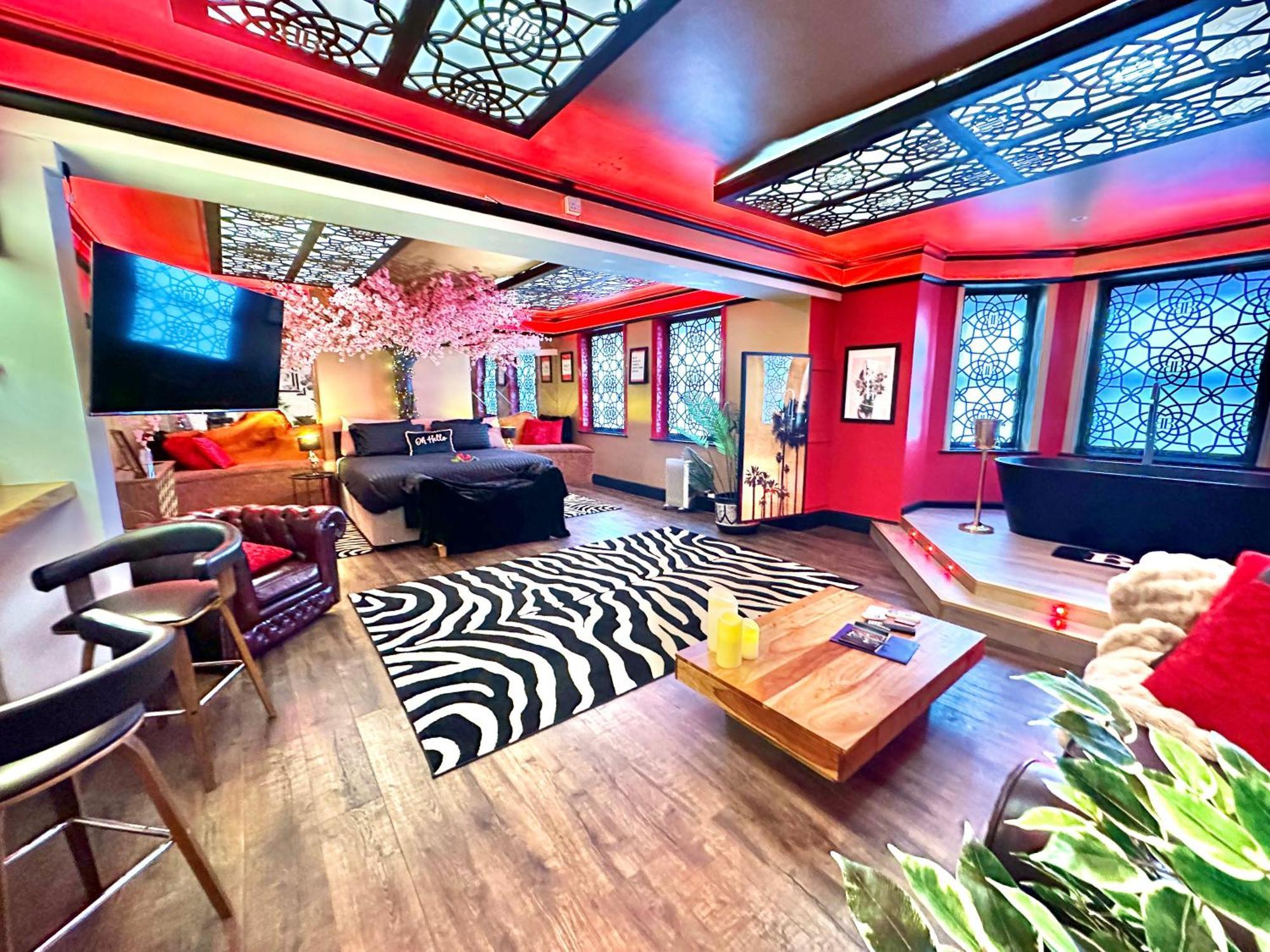 Beyond - Romantic Basement Apartment - Close To Beach - With Parking Bornemouth Extérieur photo