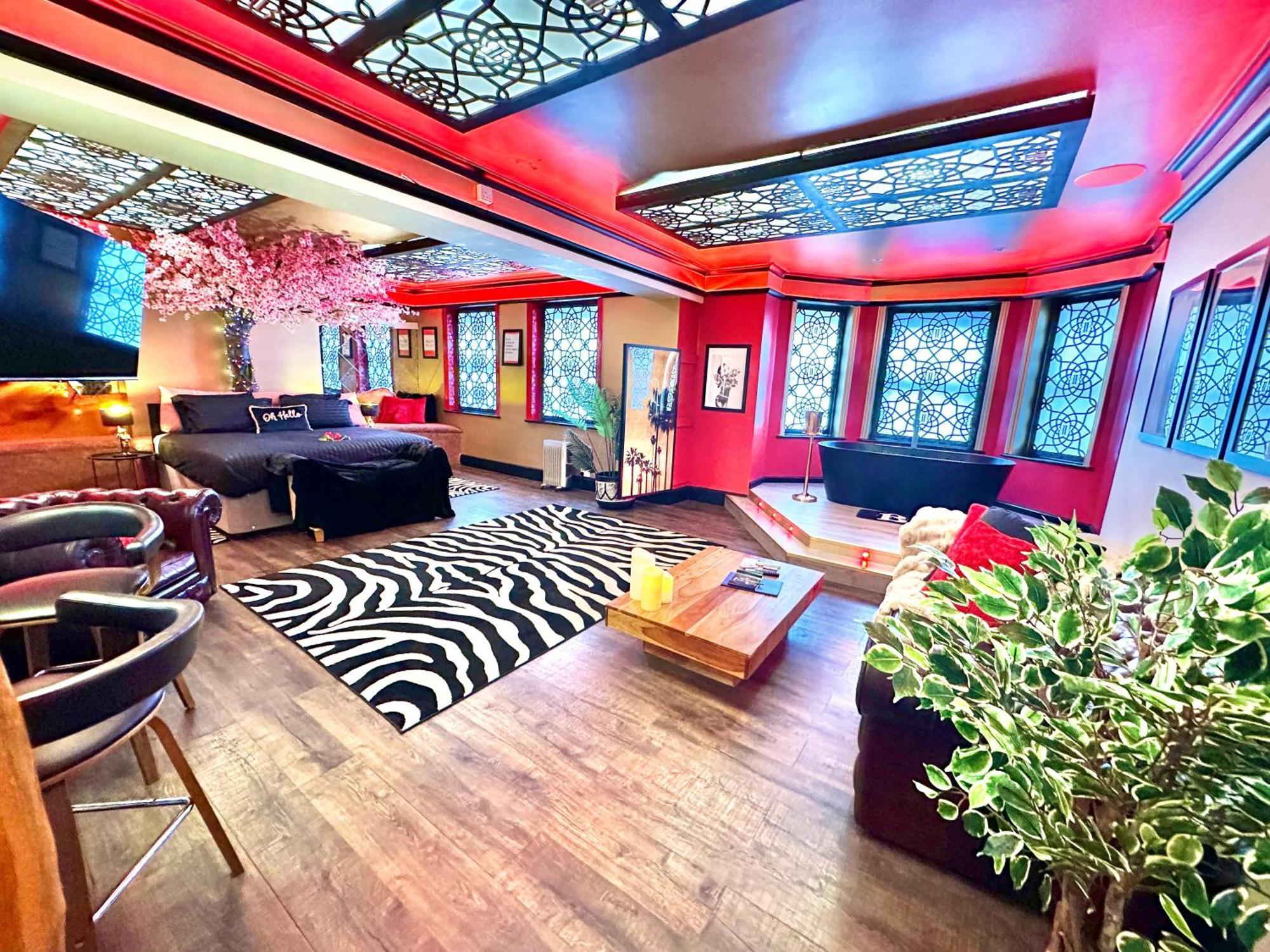 Beyond - Romantic Basement Apartment - Close To Beach - With Parking Bornemouth Extérieur photo