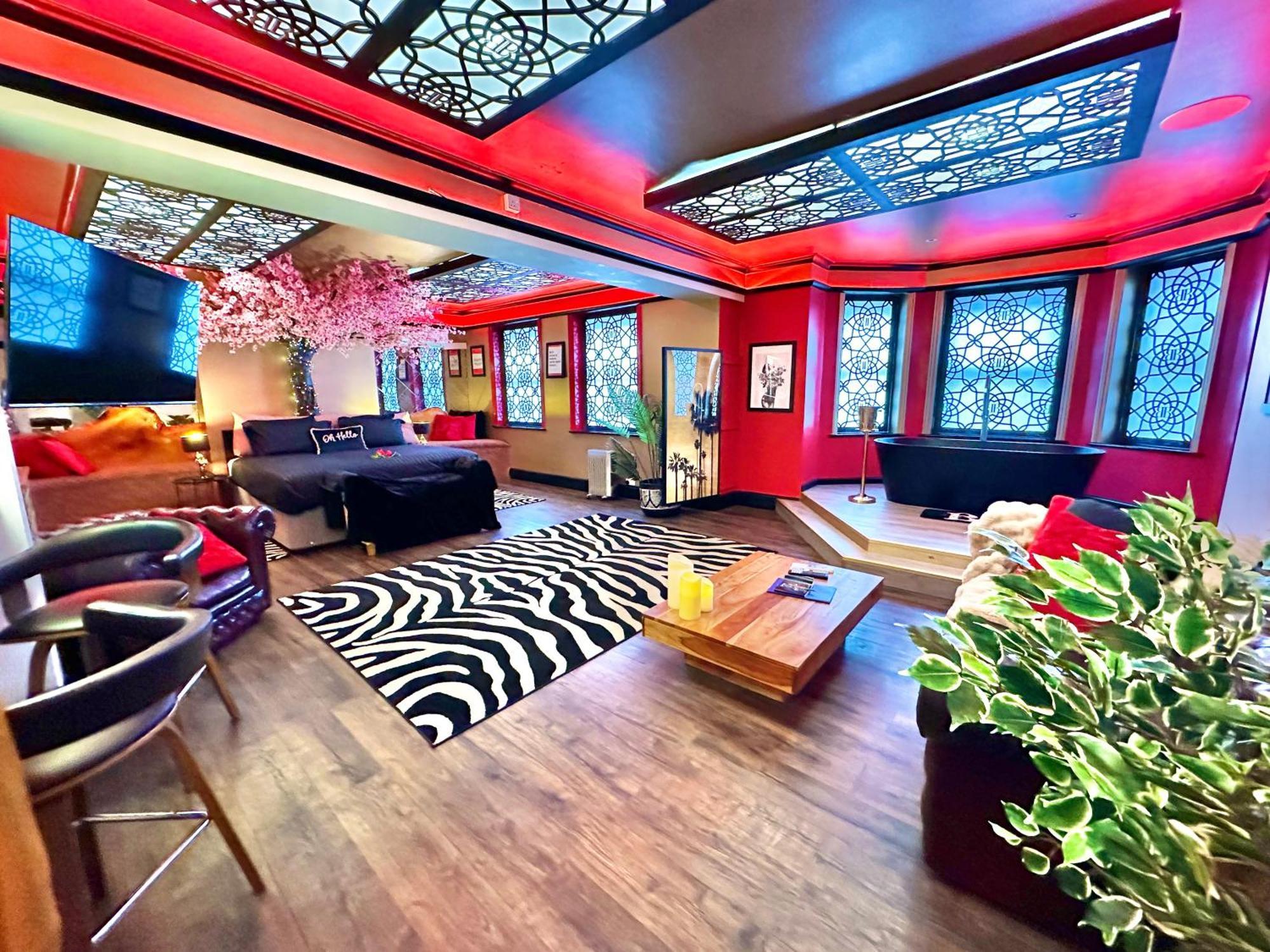 Beyond - Romantic Basement Apartment - Close To Beach - With Parking Bornemouth Extérieur photo