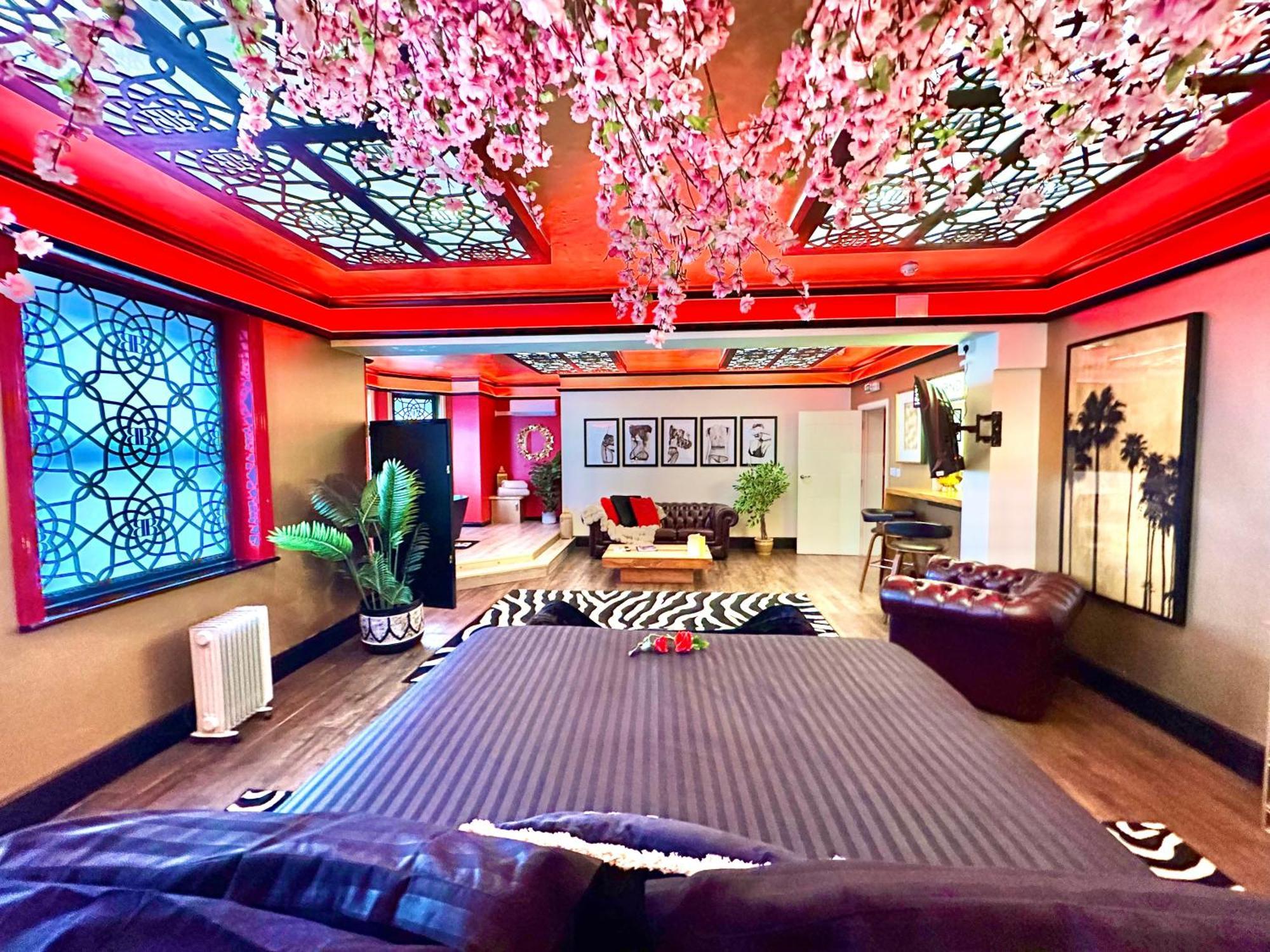 Beyond - Romantic Basement Apartment - Close To Beach - With Parking Bornemouth Extérieur photo