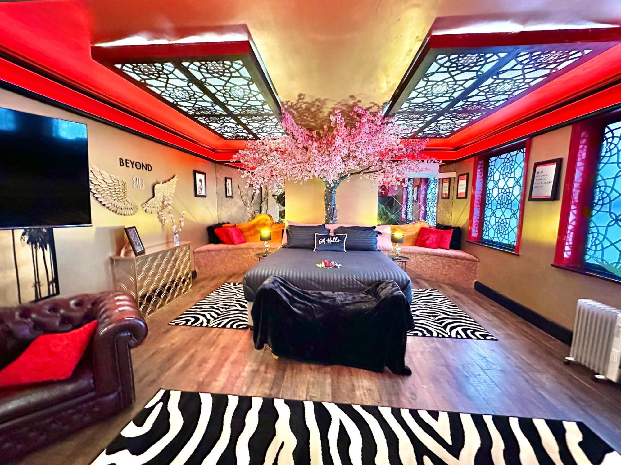 Beyond - Romantic Basement Apartment - Close To Beach - With Parking Bornemouth Extérieur photo