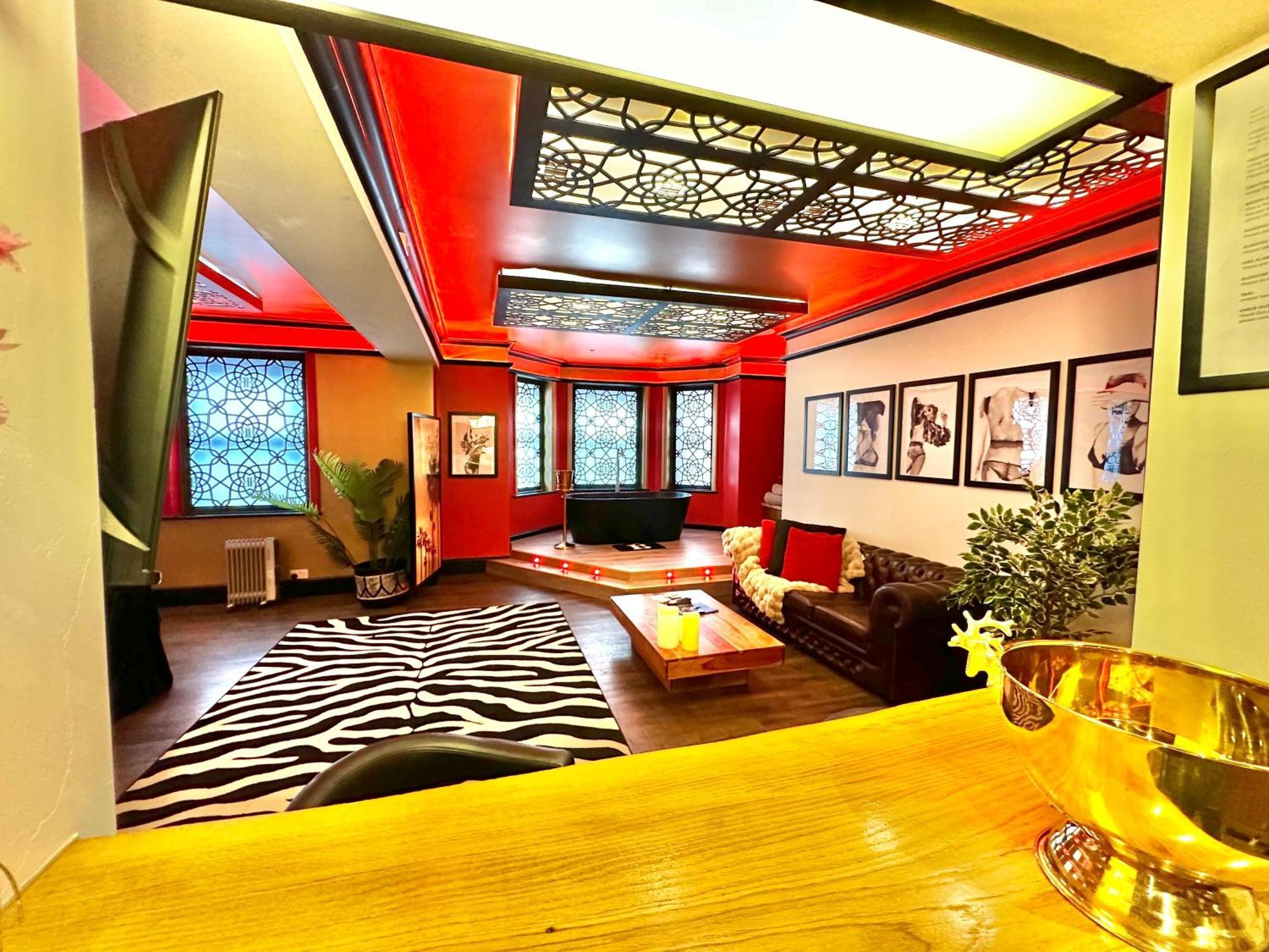 Beyond - Romantic Basement Apartment - Close To Beach - With Parking Bornemouth Extérieur photo