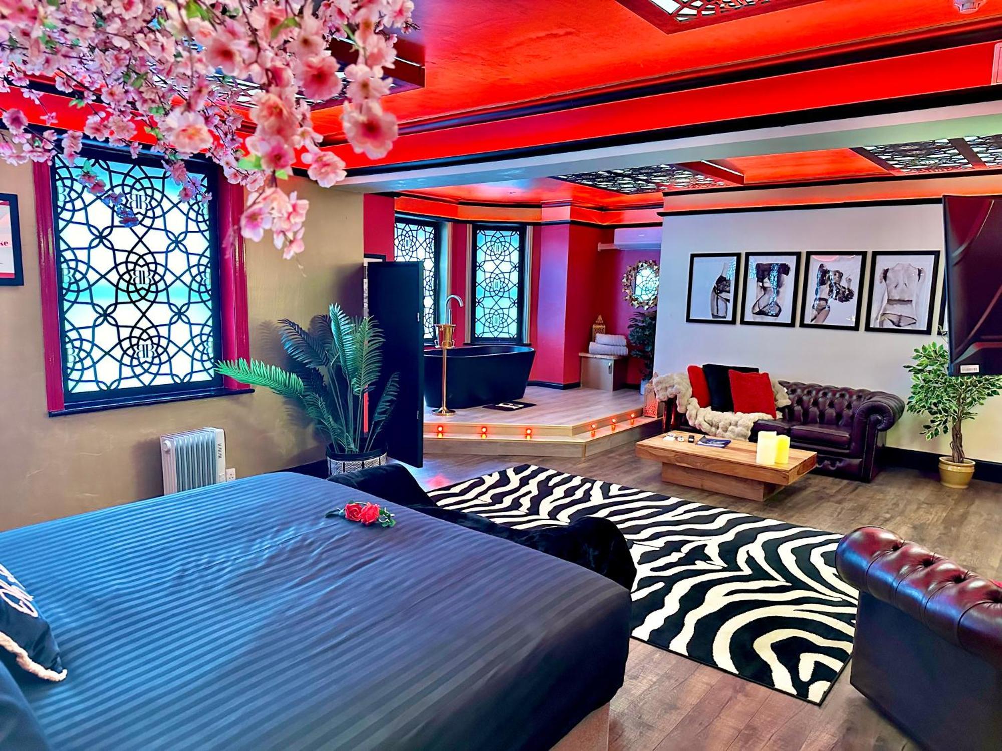 Beyond - Romantic Basement Apartment - Close To Beach - With Parking Bornemouth Extérieur photo